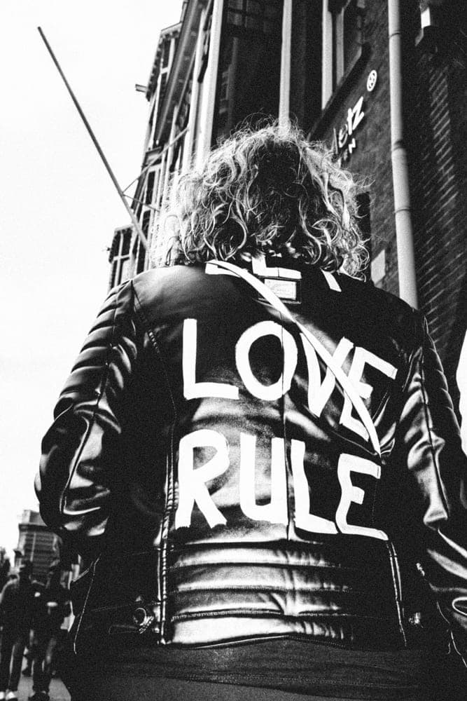 Sven Hoffmann · Amsterdam 2016 · Theme 2, frame 1 of 3
