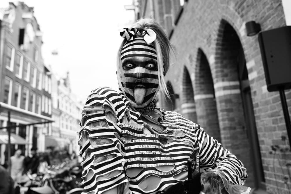 Anna Linmans · Amsterdam 2025 · Virtuous or vicious, frame 1 of 3