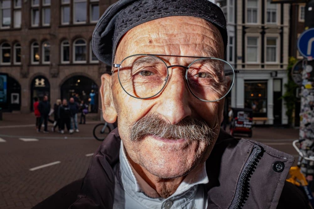 Niels van de Laar · Amsterdam 2025 · Virtuous or vicious, frame 1 of 3