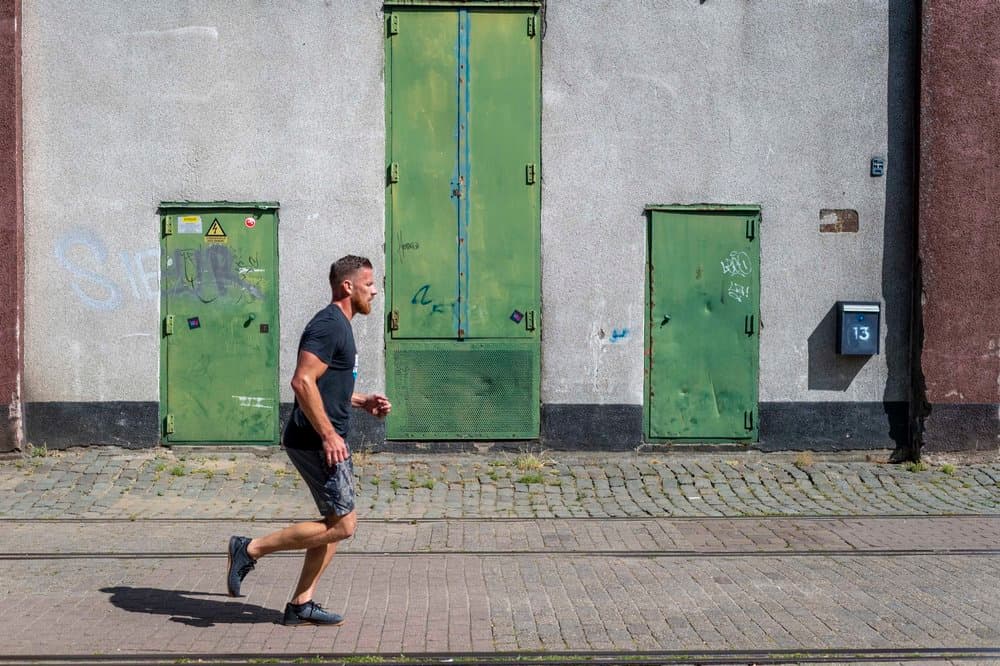 Derk Budde · Rotterdam 2018 · You will never walk alone, frame 1 of 3